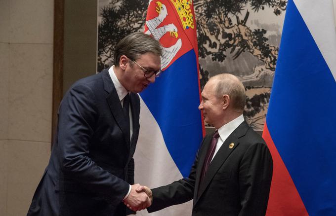 Srbski predsednik Aleksandar Vučić in ruski predsednik Vladimir Putin imata tesne stike. | Foto: Reuters