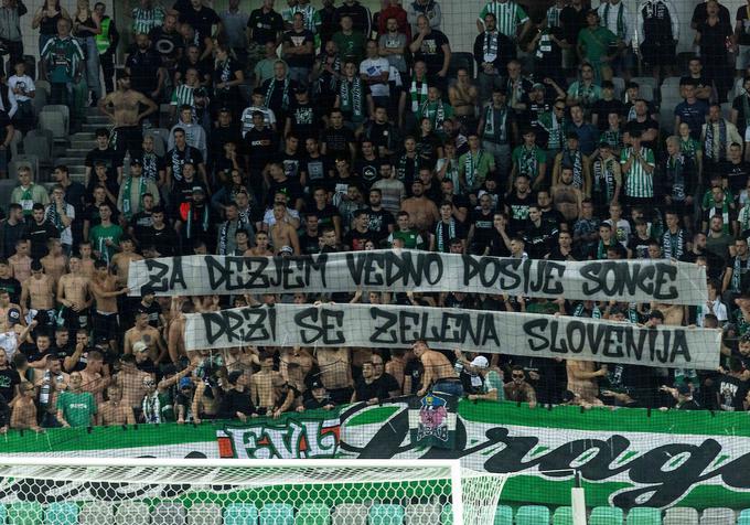 Zapis ljubljanskih navijačev na včerajšnji nogometni tekmi kvalifikacije lige prvakov. | Foto: Vid Ponikvar