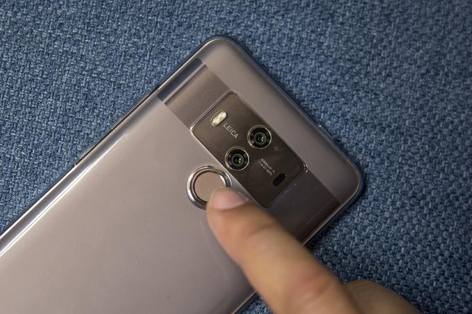 Bliskovito hiter in popolnoma zanesljiv - čitalnik prstnih odtisov na pametnem telefonu Huawei Mate 10 Pro preprosto nima dostojnega tekmeca. | Foto: Ana Kovač