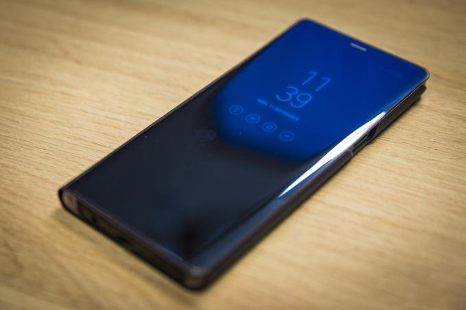 Samsung Galaxy Note 8 v originalnem zaščitnem ovitku, ki je na prodaj posebej. | Foto: Bojan Puhek