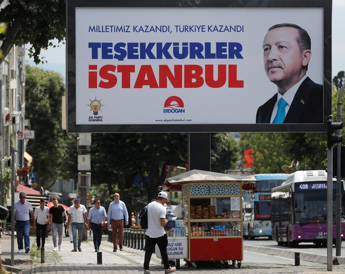 Kljub moči, ki jo je z novim sistemom dobil Erdogan, se Turčiji lahko zgodijo številne notranje krize. | Foto: Reuters