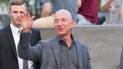 Delnice Amazona so leta 2024 poskočile za več kot 15 odstotkov, tako je Bezos postal najbogatejši človek na svetu
