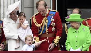 Kraljica Williamu in Kate ne dovoli na dopust