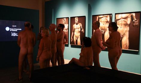 Netipičen ogled: muzej odprl vrata nudistom #video #foto