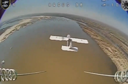 Oglejte si spopad ukrajinskega in ruskega drona #video