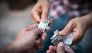 Leta 2017 je v Sloveniji zaradi prepovedanih drog umrlo 47 ljudi