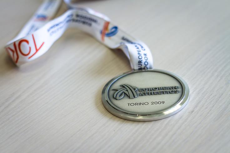 Sonja Roman Čeprav je nova medalja žlahtnejša, pa za Romanovo nima takšne čustvene vrednosti kot bron, ki ga je prejela takoj po tekmovanju. | Foto: Peter Kastelic