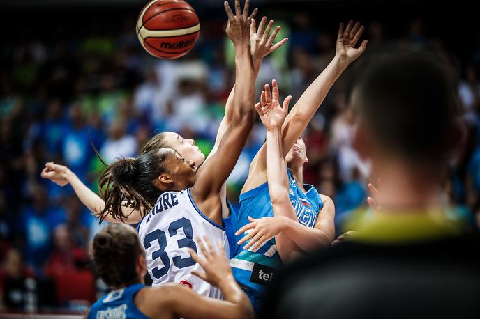 EuroBasket 2019: Slovenija - Italija | Slovenske košarkarice obračunavajo z Italijo. | Foto Vid Ponikvar