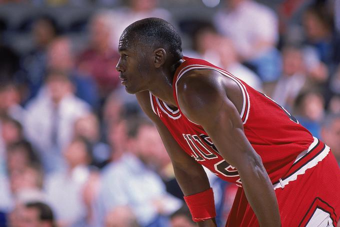 Michael Jordan je tri tekme z vsaj 20 točkami, petimi podajami in šetimi asistencami nanizal leta 1989. Trideset let pozneje ga je prehitel 20-letni slovenski reprezentant. | Foto: Getty Images