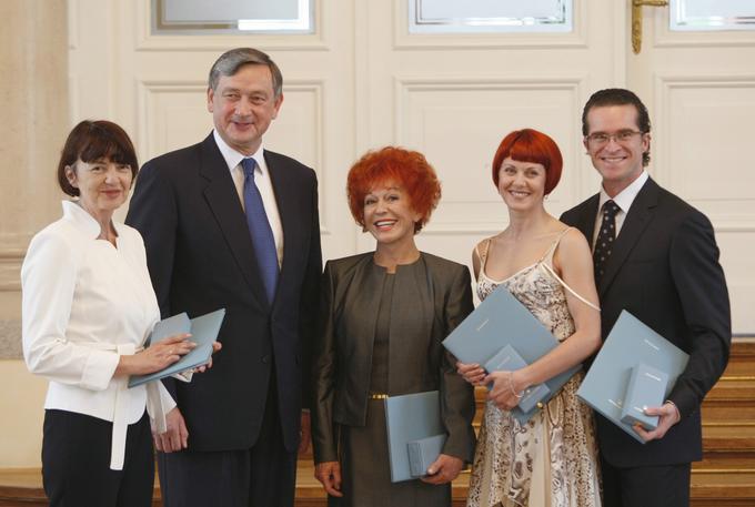 Katarina Venturini in Andrej Škufca sta junija 2008 iz rok predsednik republike Danila Türka prejela odlikovanje zlati red za zasluge. | Foto: STA ,