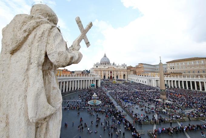 S svojo vloge pastirja v svoji čredi se je lotil očiščenja javne podobe Cerkve, predvsem v evropskem svetu. | Foto: Reuters