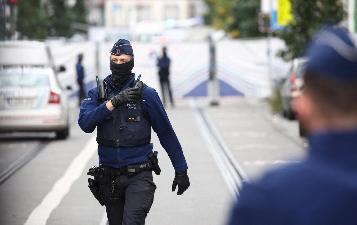 Belgija, policija | Policisti bodo danes obiskali vse prizadete šole, da bi jih pregledali. Več lokacij so policisti že pregledali ali pa so v postopku pregleda, so zapisali na spletni strani. | Foto Reuters