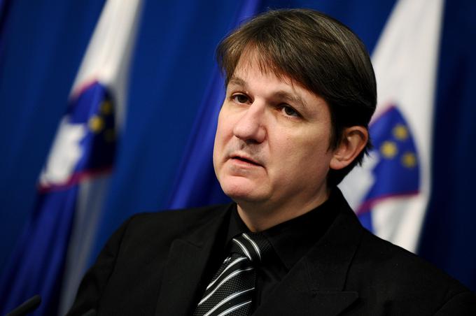Stojan Nikolić eden od ključnih svetovalcev nekdanjega ministra za finance Janeza Šušteršiča (na fotografiji) pri sanaciji bančnega sistema in ustanavljanju slabe banke. | Foto: STA ,