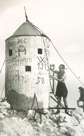 Aljažev stolp 1919 dekle in počečkan stolp