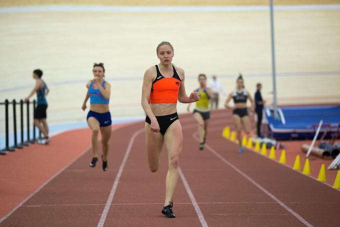 Agata Zupin je do zmage in rekorda pomagala velenjski štafeti 4 krat 400 metrov, najboljša pa je bila tudi v teku na 200 metrov. | Foto: Peter Kastelic/AZS