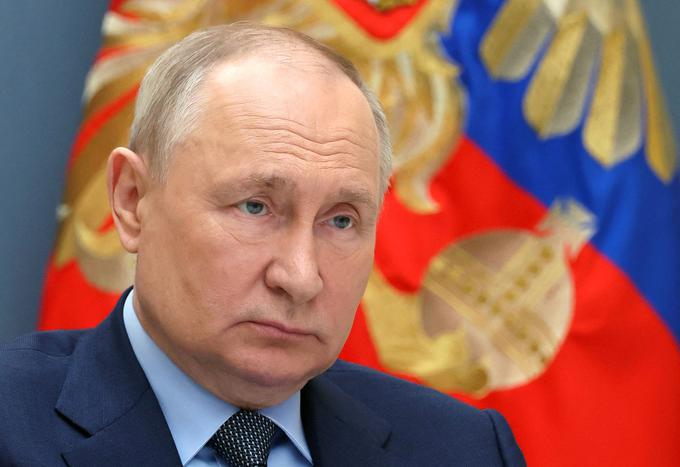 Ruski predsednik Vladimir Putin, ki je sprožil neizzvan napad na Ukrajino, napoveduje, da se ne bodo predali. | Foto: Reuters