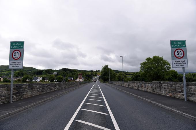 Belfastska pogodba iz leta 1998 je ukinila mejne prehode med Severno Irsko, ki je del Združenega kraljestva Velike Britanije in Severne Irske, in Republiko Irsko. Kaj se bo zgodilo, ko bo ta most med dvema Irskama postal zunanja meja Evropske unije? | Foto: 