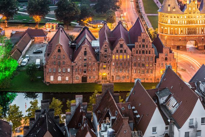 Staro mestno jedro hanzeatskega mesta Lübeck ob reki Trave, pot opečne gotike © www.anibaltrejo.com/ Anibal Trejo | Foto: 