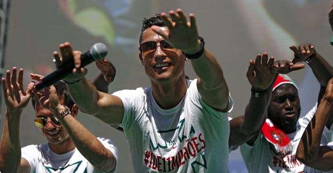 Cristiano Ronaldo je po številnih klubskih končno dočakal tudi reprezentančno lovoriko. | Foto: Reuters