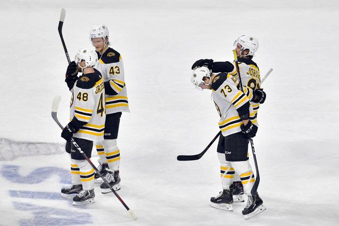 Hokejisti Bostona so ekspresno izločili Carolino. | Foto: Getty Images