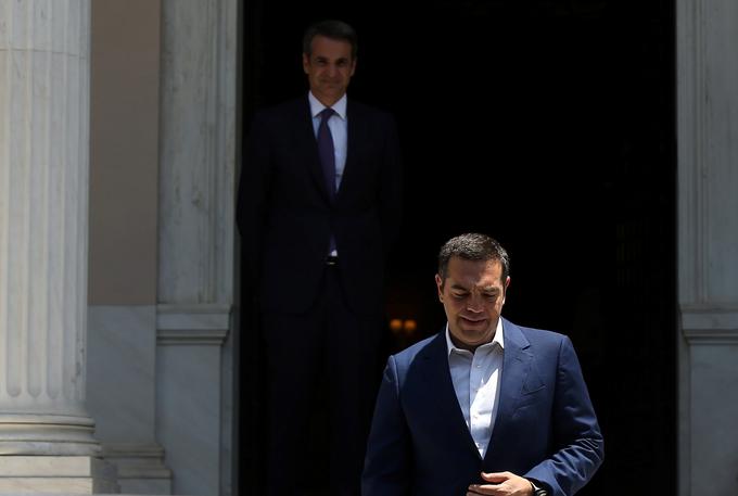 Leta 2019 je konservativec Kiriakos Micotakis na čelu grške vlade zamenjal levo usmerjenega Aleksisa Ciprasa. Ciprasova Siriza je zdaj druga najmočnejša stranka v državi, a s krepkim zaostankom za Micotakisovo Novo demokracijo. | Foto: Reuters