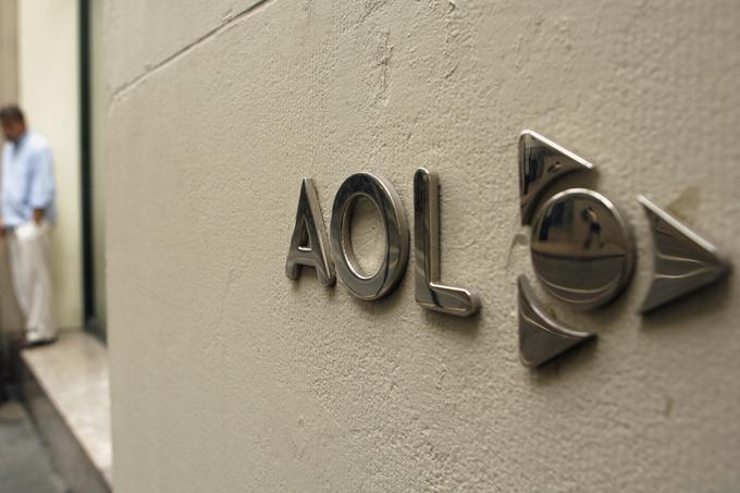 AOL je bil v 90. letih prejšnjega stoletja in ob prelomu tisočletja eno največjih tehnoloških podjetij na svetu. Bil je ponudnik interneta za milijone Američanov, upravljal je tudi enega najbolj obiskanih spletnih portalov, ki je na enem mestu ponujal iskalnik, e-pošto, novice in klepetanje z drugimi uporabniki.  | Foto: Reuters