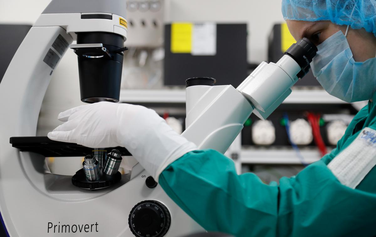 Mikroskop | Serija poskusov na miših daje upanje, da bi nov antibiotik lahko preprečil številne smrti zaradi superbakterij. | Foto Reuters