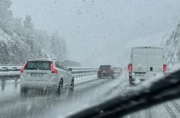 Zimske nevarnosti na cesti, zaradi katerih vozniki kličejo avtovleko