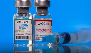 Prvi mož Pfizerja prilagojeno cepivo proti omikronu napoveduje marca