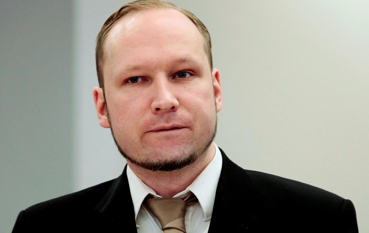 Anders Breivik | Breivik je na podlagi podobnih obtožb v preteklosti že tožil državo, pri čemer mu je okrajno sodišče v Oslu leta 2016 ugodilo, vendar so nato odločitev v prid države spremenila tako višja sodišča na Norveškem kot tudi Evropsko sodišče za človekove pravice. | Foto Reuters