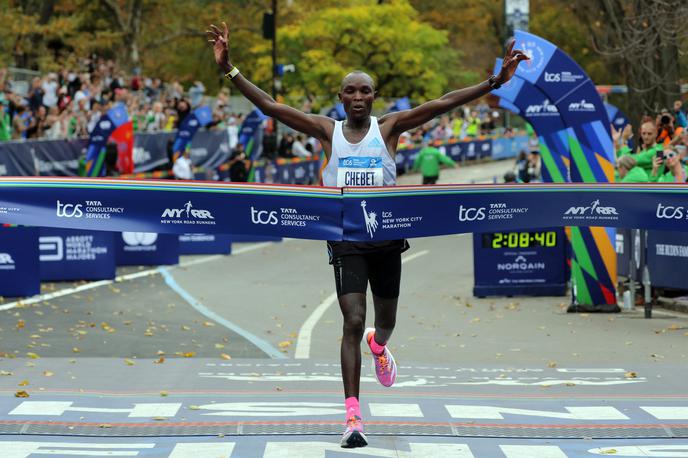 New York Maraton 2022 | Evans Chebet je tudi prvi tekač po 11 letih (Geoffrey Mutai), ki je v istem letu dobil maratona v Bostonu in New Yorku. | Foto Reuters