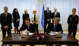 Jakič in Janković podpisala več pogodb o uskladitvi zemljiškoknjižnega stanja