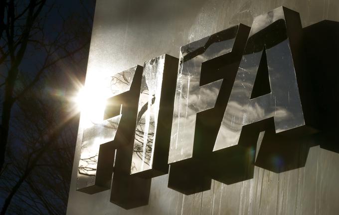 FIFA je spet v težavah. | Foto: Reuters