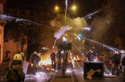 V Grčiji izbruhnili protesti, potem ko je policist ustrelil 16-letnega Roma #video