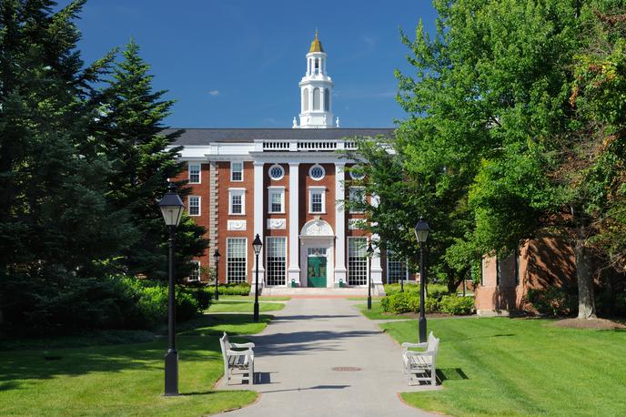 harvard | Organizacije manjšin opozarjajo na prakso, da imajo družinski člani nekdanjih študentov oziroma donatorjev prednost pri vpisu na univerzo Harvard. | Foto Getty Images