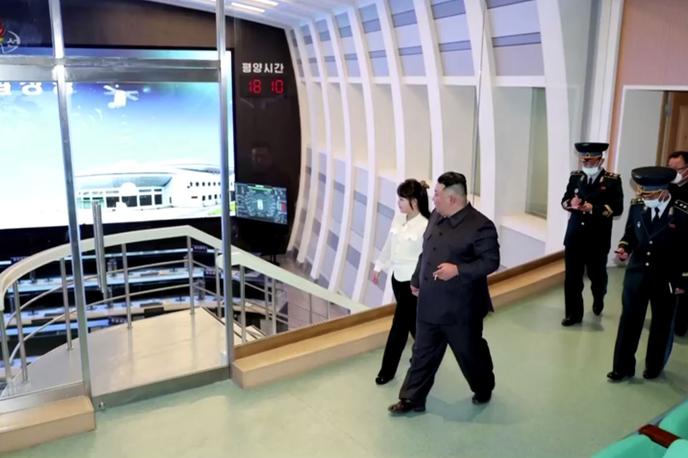 Kim Jong-un, Severna Koreja, izvidniški satelit | Strokovnjaki menijo, da je izstrelitev vojaškega satelita poskus Severne Koreje, da okrepi svoj nadzor in lahko bolj natančno napade svojega sovražnika v primeru izbruha konflikta.  | Foto Reuters