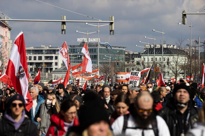 Avstrija | V Avstriji se je od začetka epidemije zvrstilo večje število protestov proti ukrepom vlade za zajezitev koronavirusa. | Foto Reuters