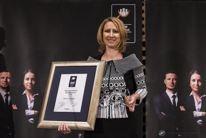 Nagrado za najuglednejšega delodajalca za leto 2018 po izboru portala Mojedelo.com je v imenu novomeškega podjetja Krka prevzela direktorica Krkinega kadrovskega sektorja Dori Gorenc. | Foto: Klavdija Žitnik