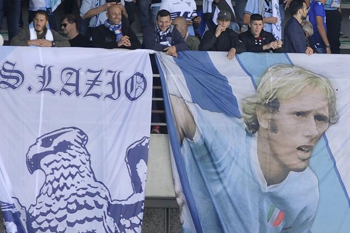 Lazio Luciano Re Cecconi | Navijači Lazia še vedno izobešajo zastave v spomin na Luciana Re Cecconija. | Foto Guliver/Getty Images