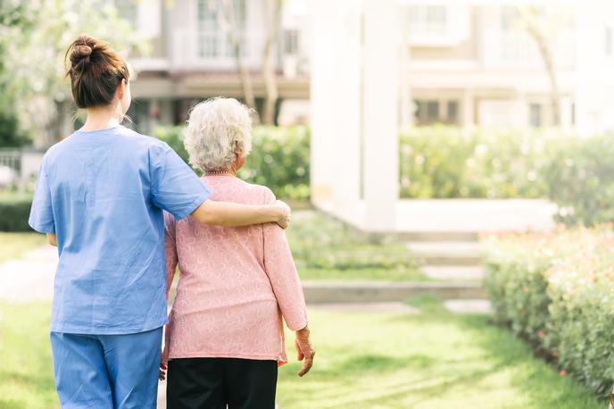 Dolgotrajna oskrba starejših | Državni svet je zaradi navedenih argumentov sprejel zahtevo, da državni zbor ponovno odloča o zakonu o dolgotrajni oskrbi. | Foto Getty Images