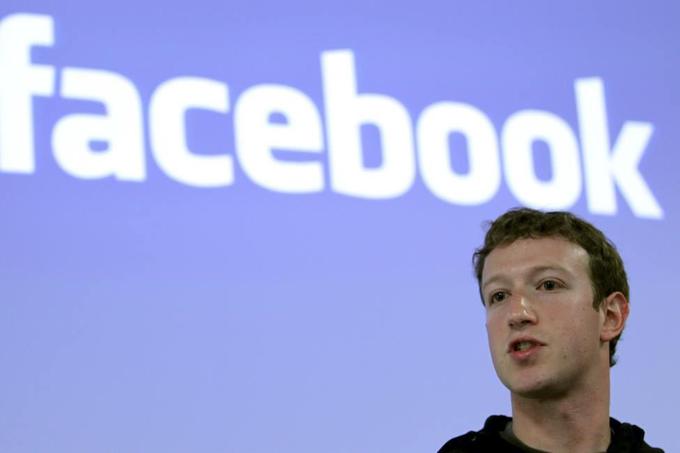 Facebook, natančneje njegov prvi mož Mark Zuckerberg (na fotografiji), je ustanovitelju Snapchata Evanu Spieglu pred tremi leti za aplikacijo ponudil poltretjo milijardo evrov, a ga je takrat 23-letni Spiegel zavrnil. | Foto: Reuters