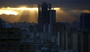 V tretji najvišji zgradbi v Venezueli za 23 evrov na mesec. Če si skvoter. (foto)