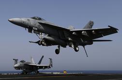 ZDA v zračnih napadih na Sirijo ubile več kot 20 džihadistov (video)