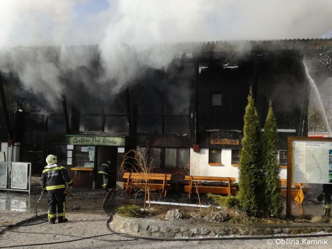 Plameni, ki so zajeli prostore in ostrešje, so gostilno popolnoma uničili. | Foto: Občina Kamnik