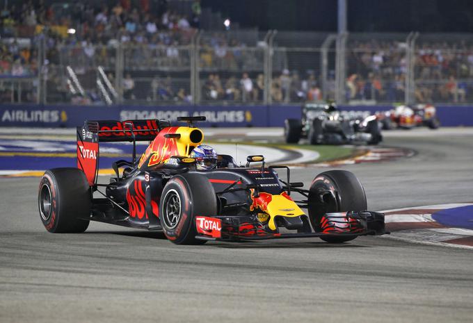 Daniel Ricciardo je za zmagovalcem zaostal za štiri desetinke sekunde. | Foto: Reuters