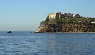 Italija oddaja svoje gradove, samostane in otoke