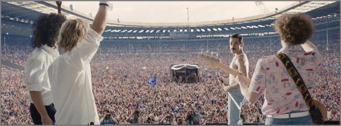 Zgodba o Freddieju Mercuryju in skupini Queen – od njihovega meteorskega vzpona prek Freddiejeve solo kariere pa vse do legendarnega nastopa na Live Aidu leta 1985. Film je prejel štiri oskarje, tudi tistega za najboljšega glavnega igralca (Rami Malek). • V videoteki DKino. | Foto: 