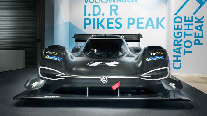 I.D. R se do stotice izstreli v vsega 2,25 sekunde, kar je hitreje, kot zmoreta formula 1 in električna formula E. | Foto: Volkswagen