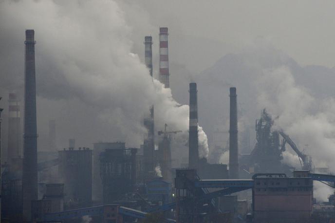 onesnaženje | Onesnažen zrak oslabi prvo obrambno črto zgornjih dihalnih poti. | Foto Reuters