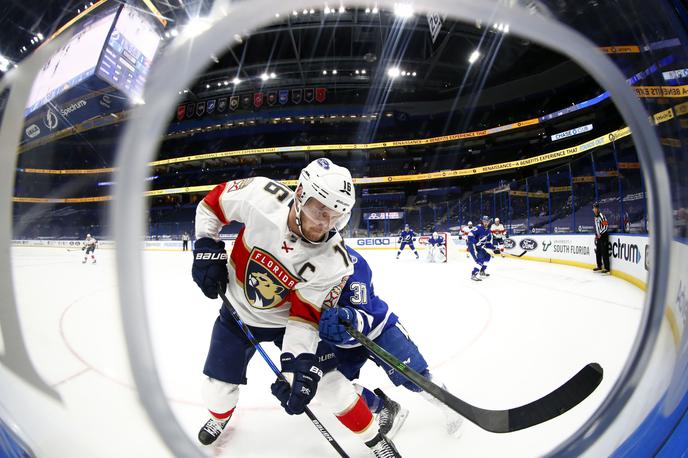 Tampa Florida NHL | Hokejisti Tampa Bay in Florida Panthers so prekrižali palice še tretjič v nekaj dneh. Vsaka ekipa je v prvih dveh medsebojnih dvobojih vknjižila eno zmago. | Foto Reuters